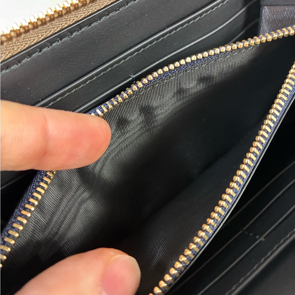 NWT Authentic Burberry House Check Canvas Dark Blue Zip Wallet - Retail $630 - Picture 6 of 8